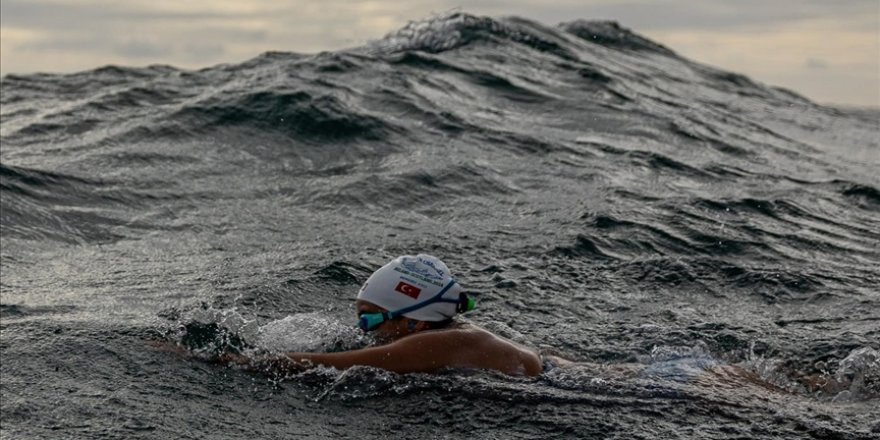 Ultra maraton yüzücüsü Bengisu Avcı, Kuzey Kanalı geçişini tamamlayamadı