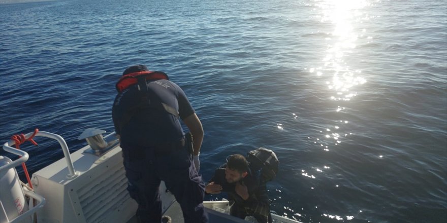 Bodrum'da yüzerek yurt dışına geçmeye çalışan düzensiz göçmen yakalandı