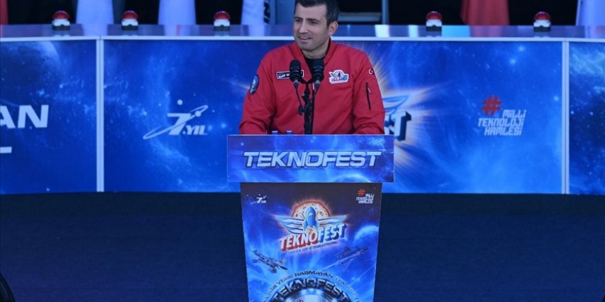 TEKNOFEST Yönetim Kurulu Başkanı Bayraktar: TEKNOFEST gençlerimizin başarı hikayelerine zemin hazırlıyor