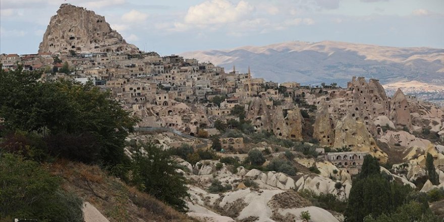 Kapadokya'yı, Uçhisar Kalesi'nin zirvesinden ocak-eylül dönemi yaklaşık 211 bin turist izledi