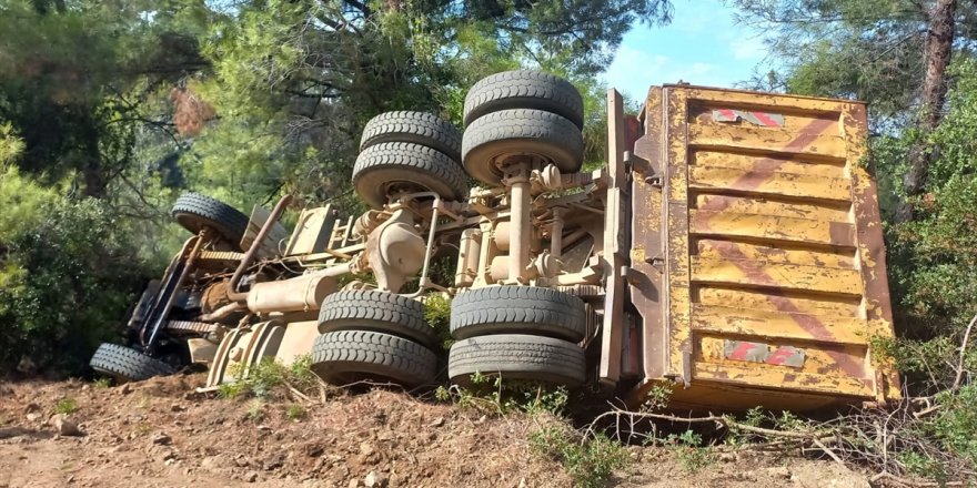 Datça'da devrilen kamyonun sürücüsü öldü