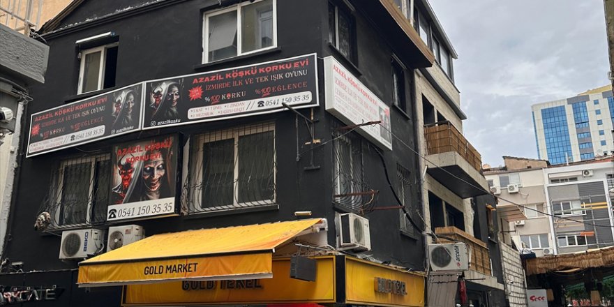 İzmir'de bir iş yerinin tepki çeken reklam panosuyla ilgili işlem başlatıldı