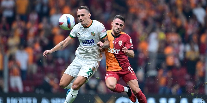 Lider Galatasaray, konuk ettiği Alanyaspor'u tek golle geçti