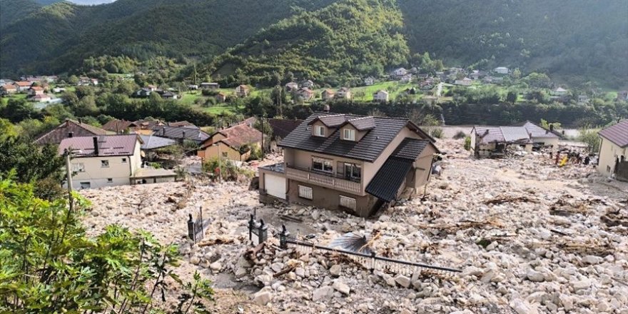 Bosna Hersek'te şiddetli yağışlar sonucunda 4 kenti sel vurdu