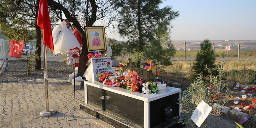 Narin Güran'a ait kemik ve doku örnekleri incelemenin ardından çocuğun mezarına konuldu