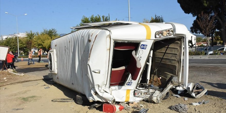 Aydın'da tanker ile minibüsün çarpışması sonucu 11 kişi yaraland