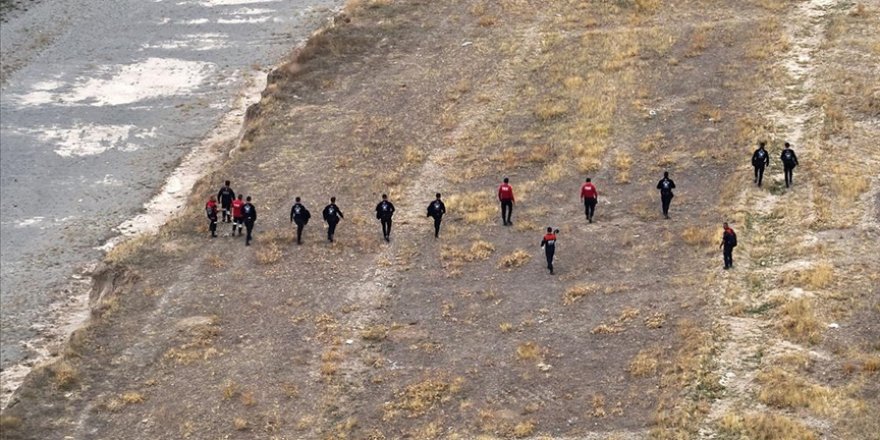 Van'da kaybolan üniversite öğrencisini arama çalışmaları 18'inci gününde sürüyor