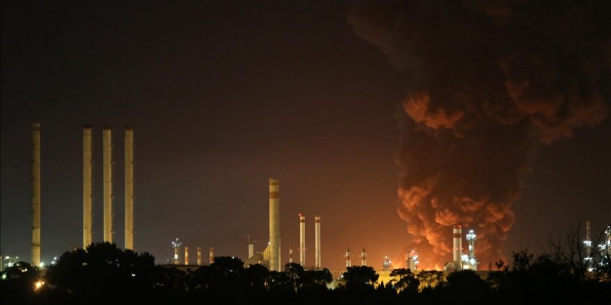 İran'ın güneybatısında bir petrol rafinerisinde yangın meydana geldi