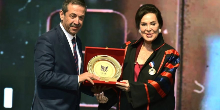 Türk sinemasının yıldızı Türkan Şoray'a KKTC'de "fahri doktora" ünvanı verildi