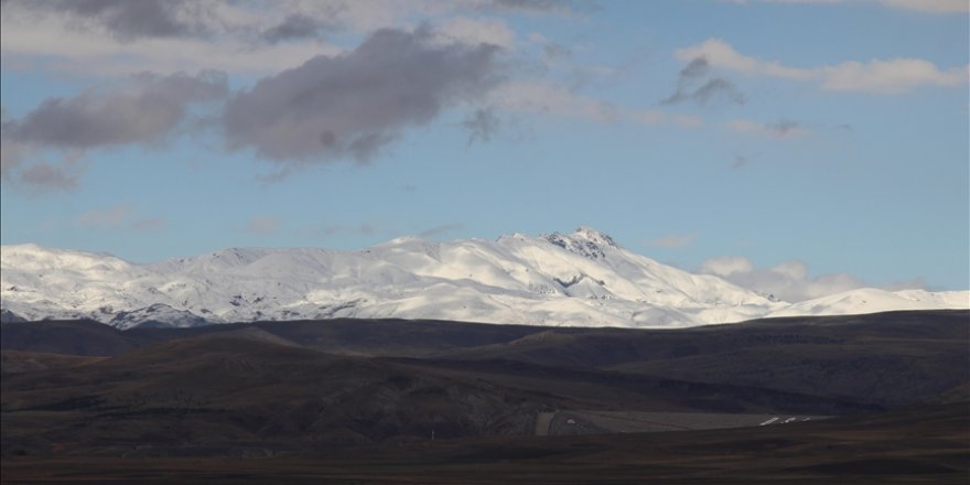 Ardahan, Ağrı ve Kars'ın dağları karla kaplandı