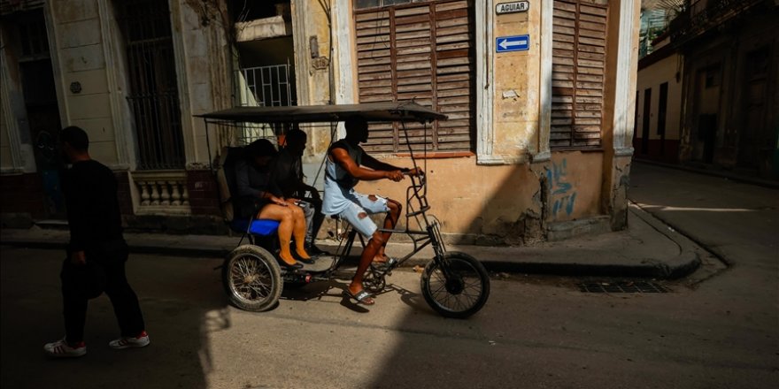 Küba'da ana enerji santralindeki arızanın sürmesi nedeniyle milyonlarca kişi elektriksiz