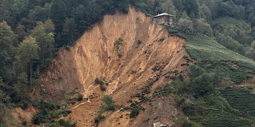 Rize'de heyelan riski nedeniyle 13 ev tahliye edildi