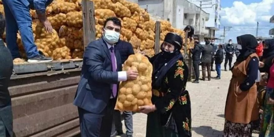 AK Partili Tayyar'dan patates çuvalıyla poz veren Hilvan Kaymakamı'na: Bir hadsiz, insani tavrı şovuna malzeme yapıyor