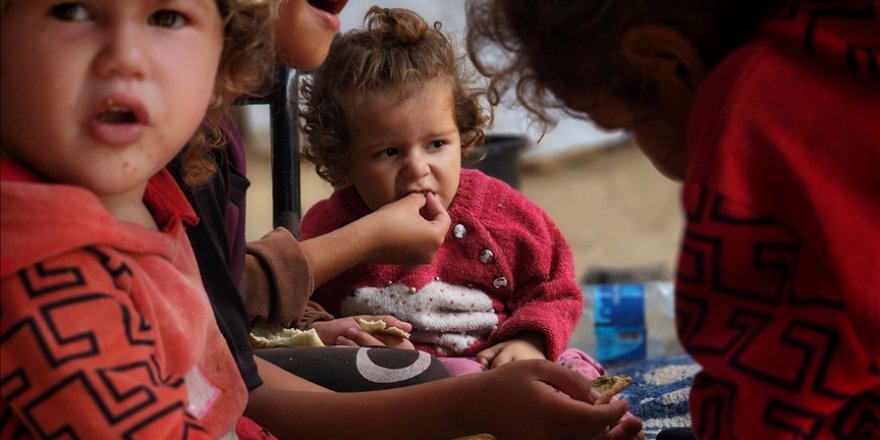 Gazze'nin kuzeyindeki El-Avde Hastanesinde ilaç ve gıda stokları tamamen tükendi