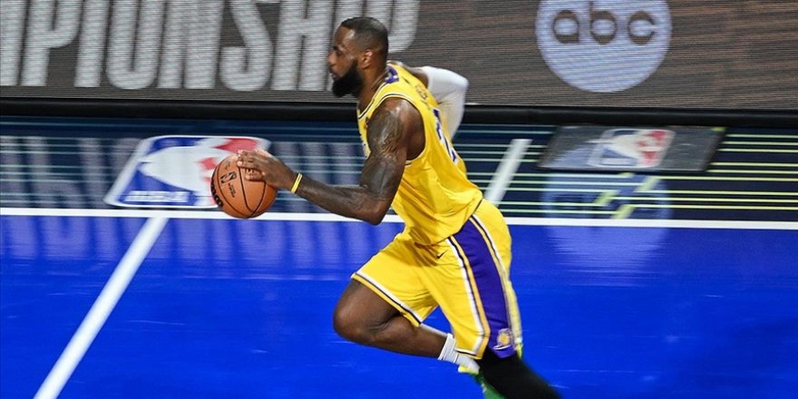 LeBron ve Bronny James, NBA'de tarihe geçti