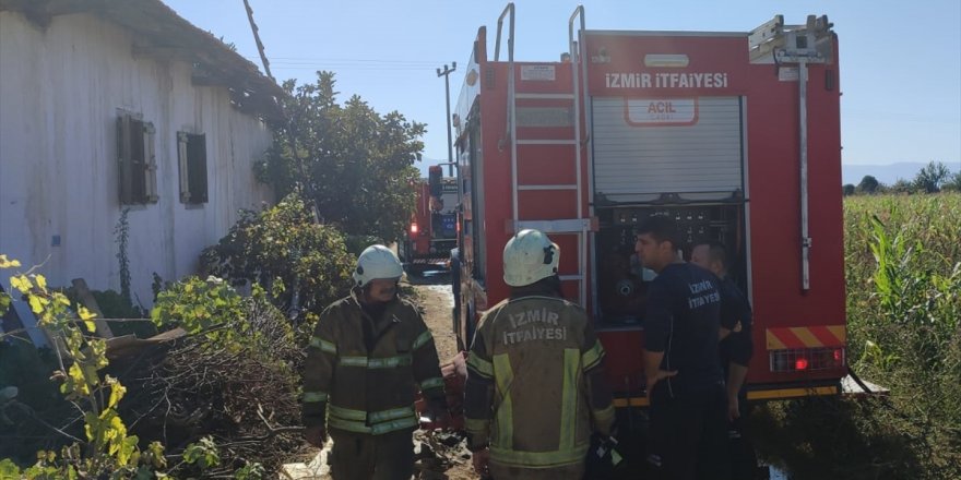 İzmir'de evde LPG tüpünden sızan gazın patlaması sonucu çıkan yangın söndürüldü