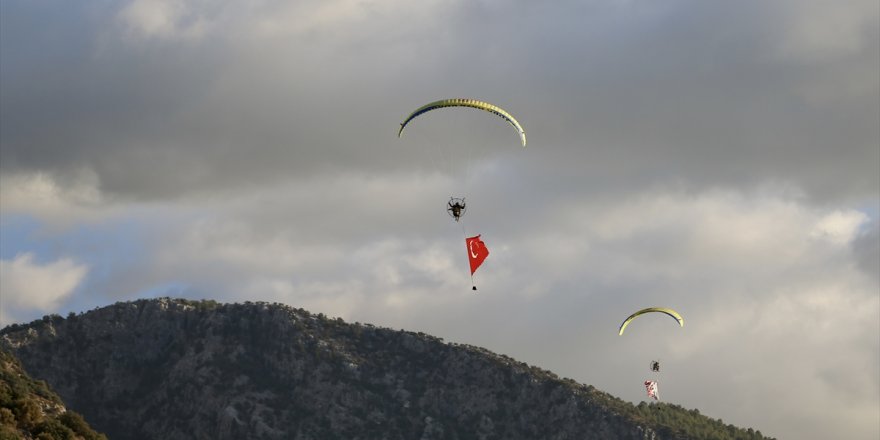 Fethiye'de 24. Uluslararası Ölüdeniz Hava Oyunları Festivali başladı