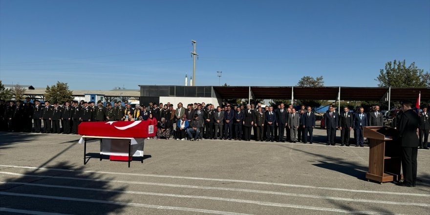 Afyonkarahisar'daki trafik kazasında karakol komutanı astsubay öldü, 15 kişi yaralandı