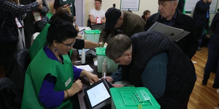 Gürcistan'da halk, parlamento seçiminde oy vermeye başladı