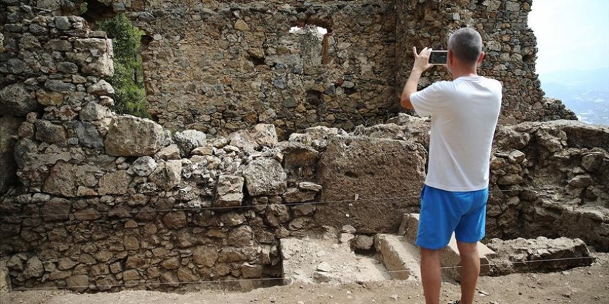 Syedra Antik Kenti'ndeki tiyatro gün yüzüne çıkarılıyor