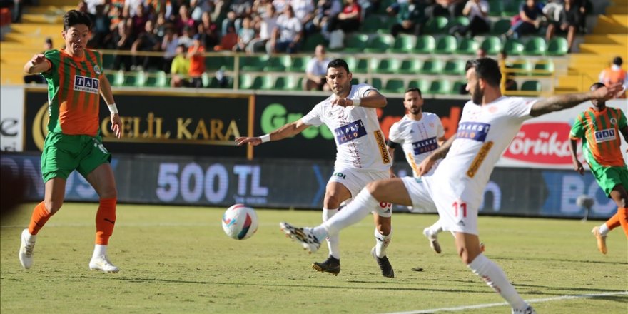 Onvo Antalyaspor Corendon Alanyaspor'u 2-1 mağlup etti