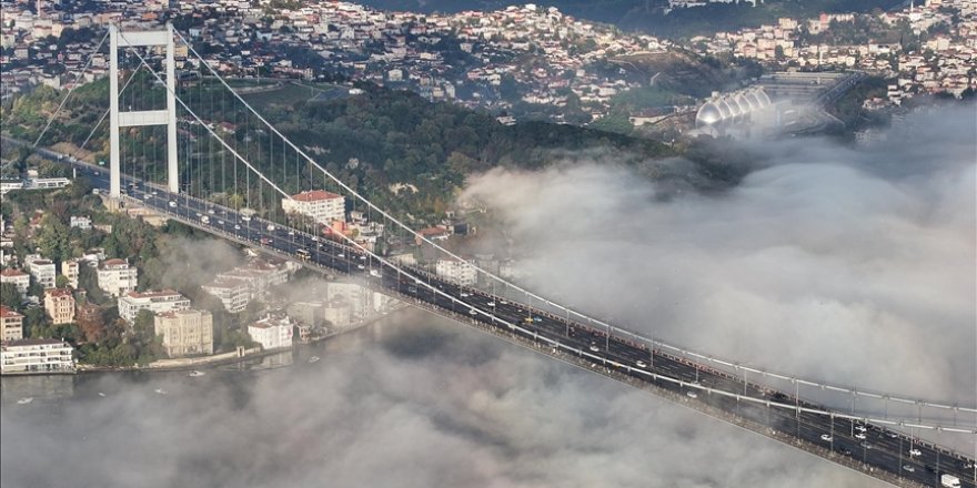 İstanbul Boğazı'nda sis nedeniyle gemi trafiği askıya alındı