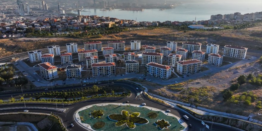 İzmir depreminin üzerinden geçen 4 yılda hak sahiplerine 4 bin 602 konut teslim edildi