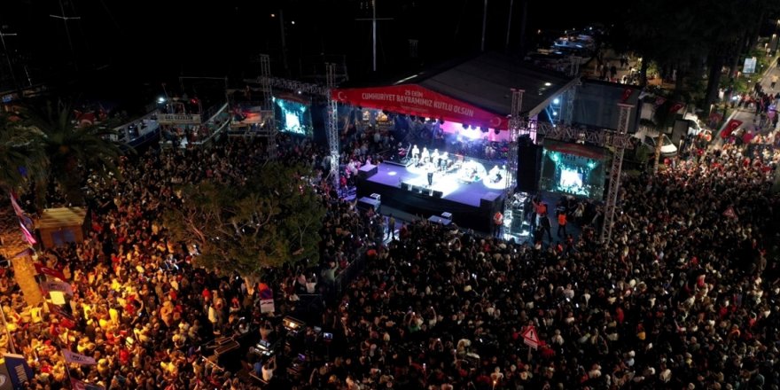 Volkan Konak ve Yaşar Bodrum'da konser verdi