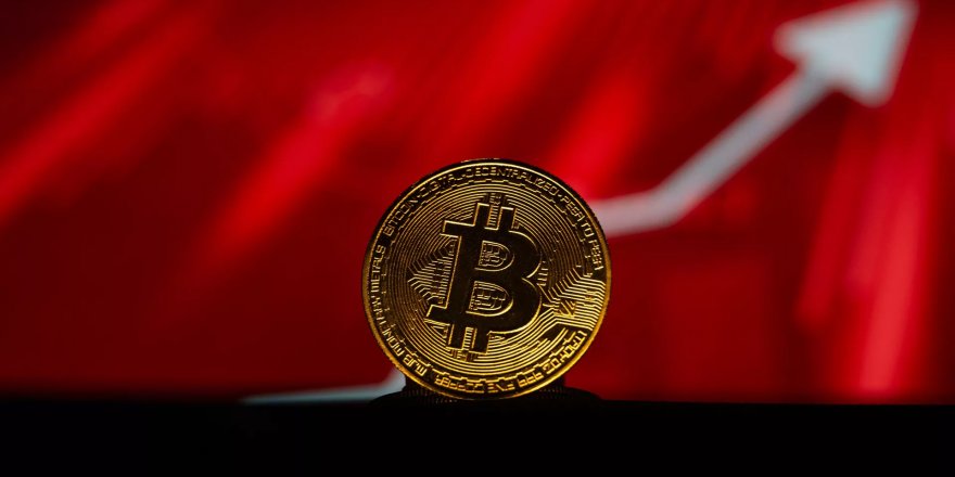 Rekora koşuyor, yeni milyonerler geliyor: Bitcoin'e neler oluyor? Kripto para piyasasında beklenen gerçekleşiyor mu?