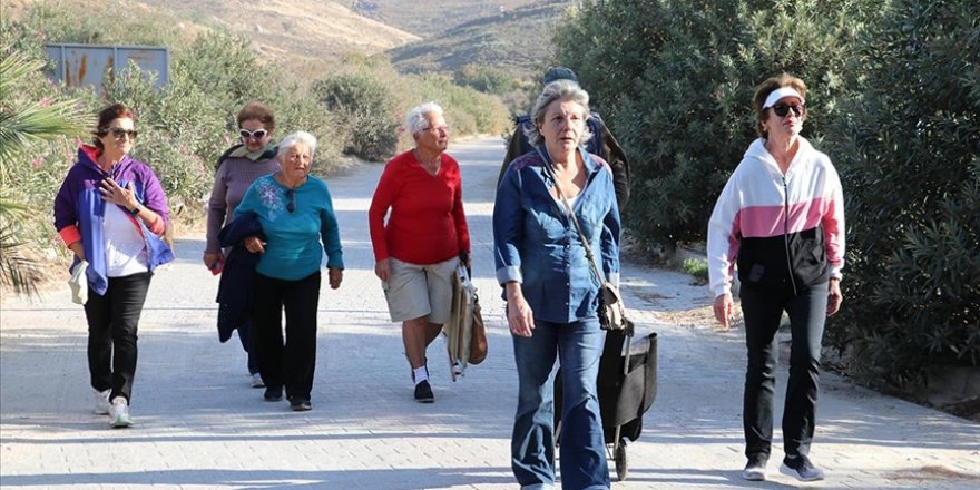 İzmir'de mahalle sakinleri çektikleri video ile ulaşım sorunlarına dikkati çekti