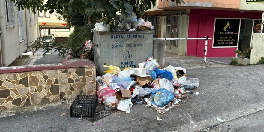 Kartal'da işçilerin grev kararı nedeniyle bazı mahallelerde çöpler toplanamadı