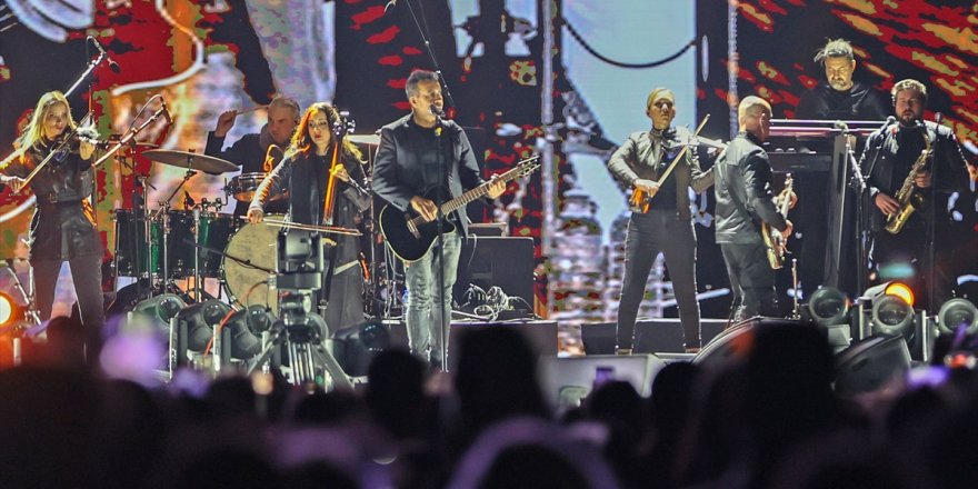 Haluk Levent, İzmir Kültür Yolu Festivali'nde konser verdi