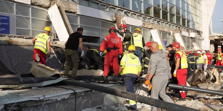 Sırbistan'da 14 kişinin öldüğü kaza: İnşaat, Ulaşım ve Altyapı Bakanı istifasını sunacak