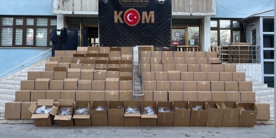 Denizli'de 2 bin 400 kilogram kaçak tütün ele geçirildi