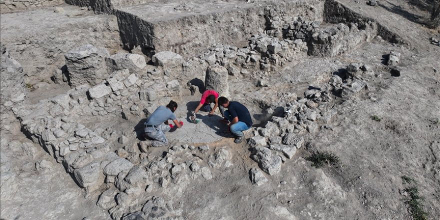 Tatarlı Höyük'te Orta Tunç Çağı'na ait yapı açığa çıkarıldı