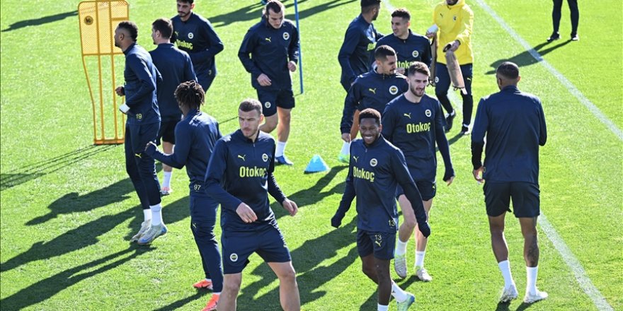 Fenerbahçe'nin AZ Alkmaar maçı kadrosu açıklandı