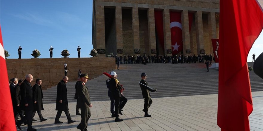 Büyük Önder Atatürk için Anıtkabir'de devlet töreni düzenlendi