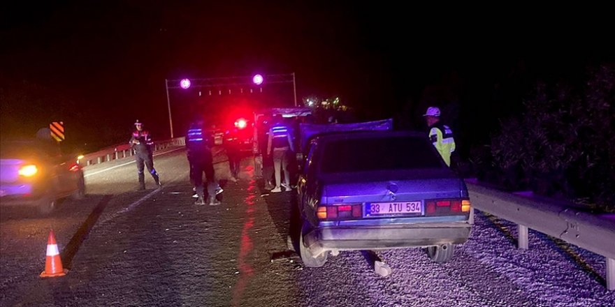 Mersin'de otomobilin yol kenarında lastik değiştirenlere çarptığı kazada ölü sayısı 4'e çıktı