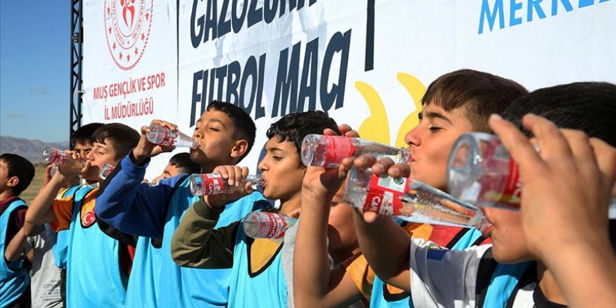 "Gazozuna maç" organizasyonlarıyla çocukları spora yönlendiriyorlar