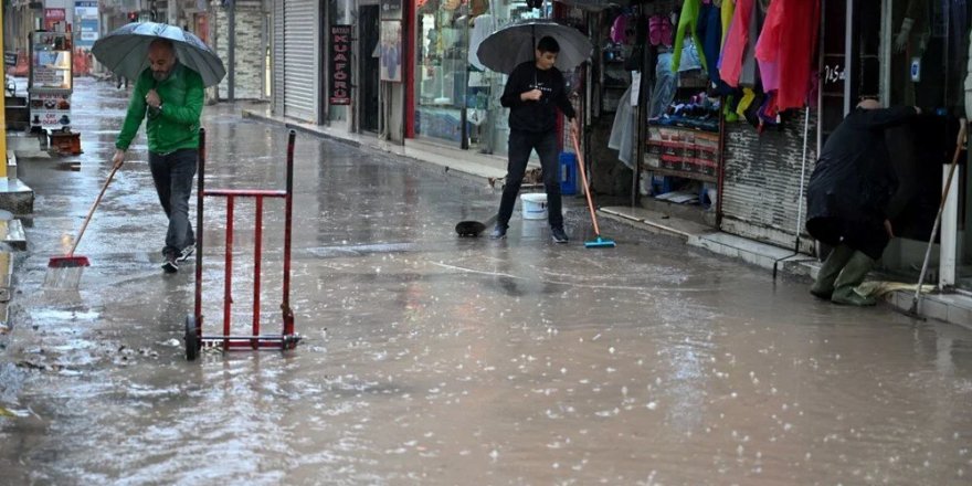 Meteoroloji'den uyarı: Çok kuvvetli sağanak, kar ve fırtına tüm ülkeyi saracak