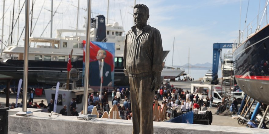 Bodrum'da "Guletlerin Babası" ve "Çolak" lakabıyla tanınan Erol Ağan'ın heykelinin açılışı yapıldı