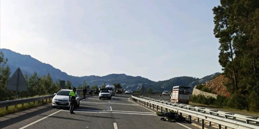 Muğla'da motosiklet bariyerlere çarptı: 2 ölü