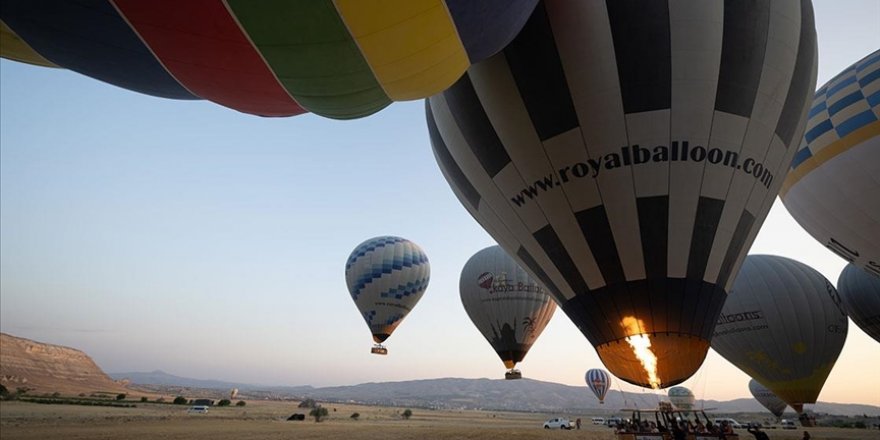 Kapadokya'da balon turları rüzgar nedeniyle hafta sonuna kadar ertelendi