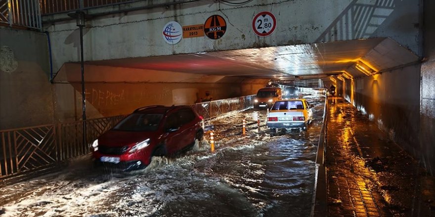 Bursa'da sağanak etkili oldu