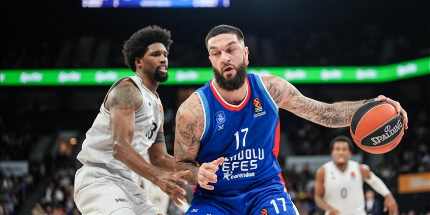 Anadolu Efes, sahasında Fransa ekibi Paris Basketbol'a mağlup oldu