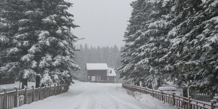 Uludağ'a erken gelen kar turizmcilerin umutlarını artırdı