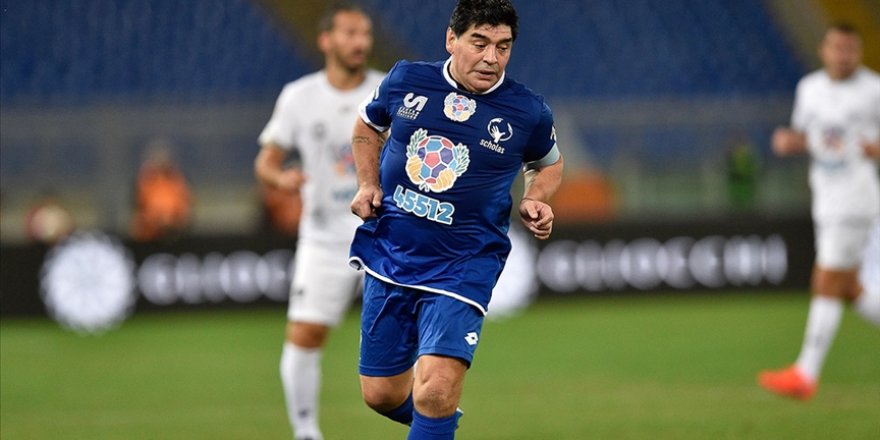 Futbol efsanesi Maradona ölümünün 4. yılında anılıyor