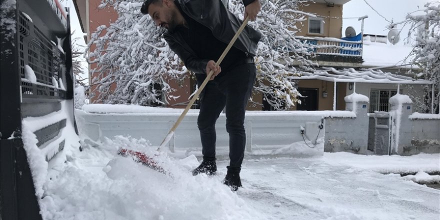 Erzincan'da kar nedeniyle okullar yarın da tatil edildi