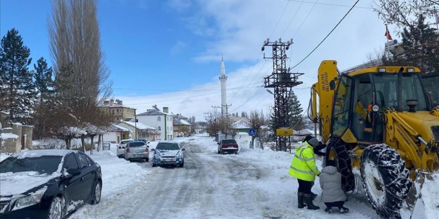 Sivas ve Samsun'da mahsur kalan çobanlar ve hayvanlar kurtarıldı