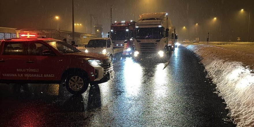 Bolu Dağı Tüneli çıkışında meydana gelen kazalar nedeniyle ulaşım aksadı